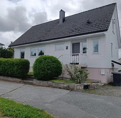 Stor Og Trivelig Enebolig Pa Madla